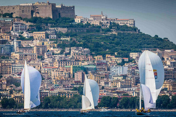 Heuer nahmen 34 Yachten an der viertägigen Veranstaltung vor Neapel teil