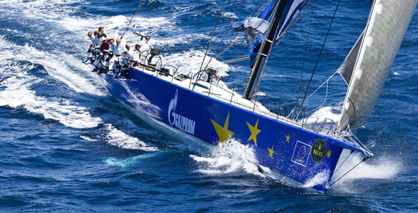 Die 30-Meter-Hochseesegelyacht ¿Esimit Europa 2¿ auf dem Weg zum Streckenrekord beim Giraglia Rolex Cup 2012