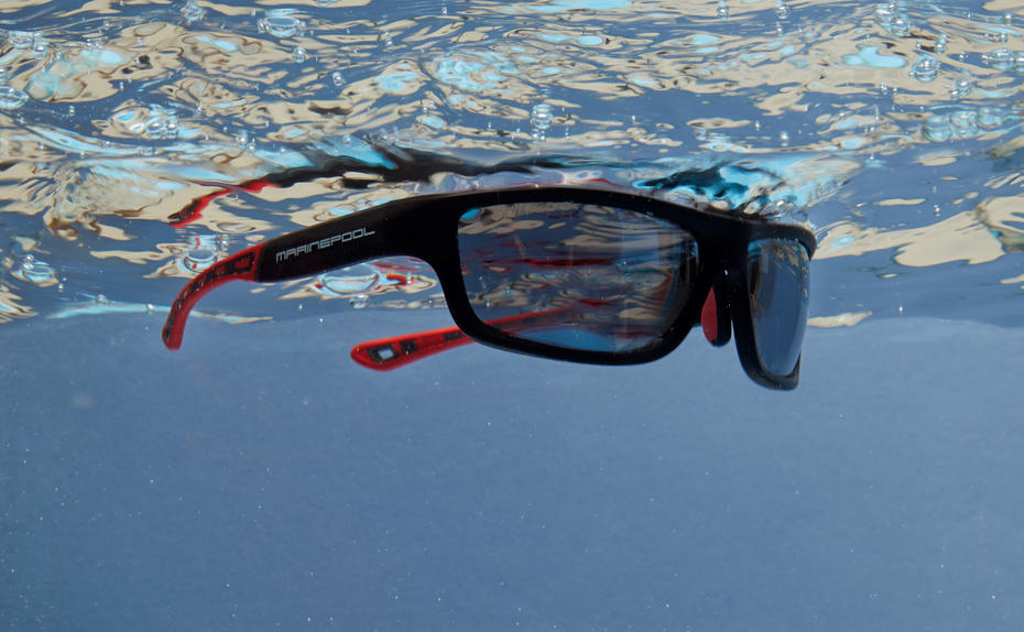 Schwimmende Sonnenbrille