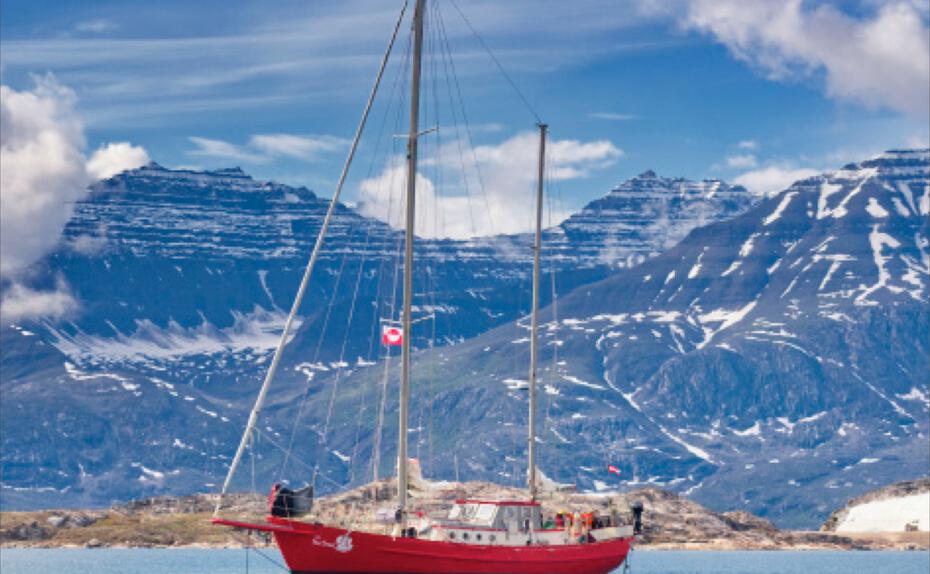 Rückzugsort. Die Bucht Hekla Havn liegt tief im Scoresby Sund und ist in diesem Revier der sicherste Starkwind-Ankerplatz weit und breit 