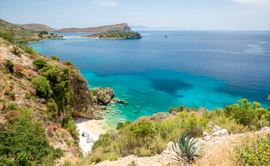 Sehenswert. Porto Palermo ist eine geschützte Bucht an der Albanischen Riviera. Auf der Halbinsel in ihrer Mitte liegt eine kleine, aber gut erhaltene Festung