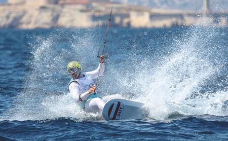 Bild: WORLD SAILING / LLOYD IMAGES King of Speed. Geschwindigkeit war einer der Erfolgsfaktoren, die Valentin Bontus zum Sieg verhalfen. Dazu beigetragen haben akribische Arbeit am Material, Tests im Windkanal – und der mittlerweile legendäre weiße Anzug
