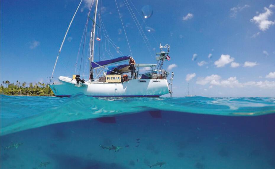 Zwischen den Welten. Die Segelyacht Pitufa ist ein gemütliches Zuhause, die Wildnis über und unter Wasser dennoch ganz nah