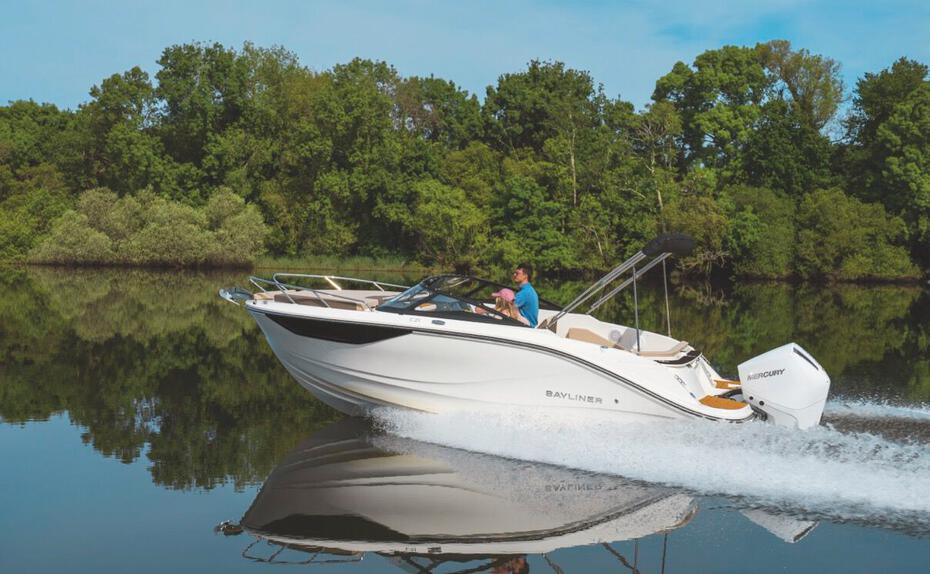 Allrounder. Die neue C21 bewies in Portugal ihre Qualitäten: Viel Spaß, viel Boot und feine Fahreigenschaften bei Flachwasser, aber auch bei Welle – und das ab 50.000 Euro