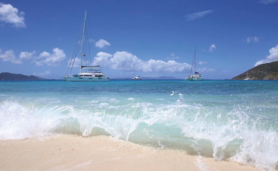 Besser liegen. In den British Virgin Islands gibt es zahlreiche Ankerbuchten. Die schönsten sind zum Schutz des Bodens und der Korallen mit Bojen ausgestattet. Nebeneffekt: Noch mehr Komfort für Bootsreisende