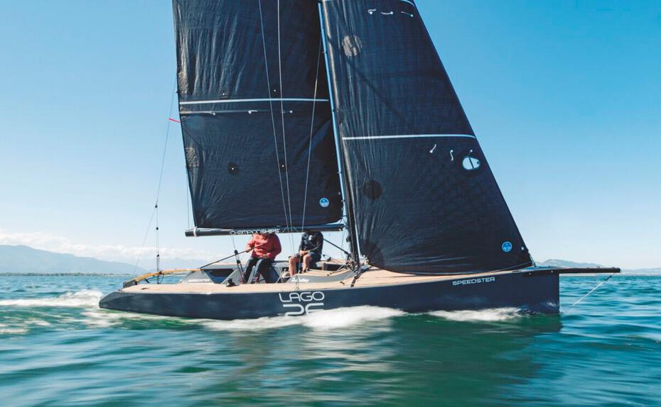 Für Solisten. Die ursprünglich für den Neusiedler See mit Ballastschwert konstruierte Lago 26 bekommt mit der auf Alleinsegler ausgelegten Speedster eine attraktive, zweite Kielversion zur Seite gestellt