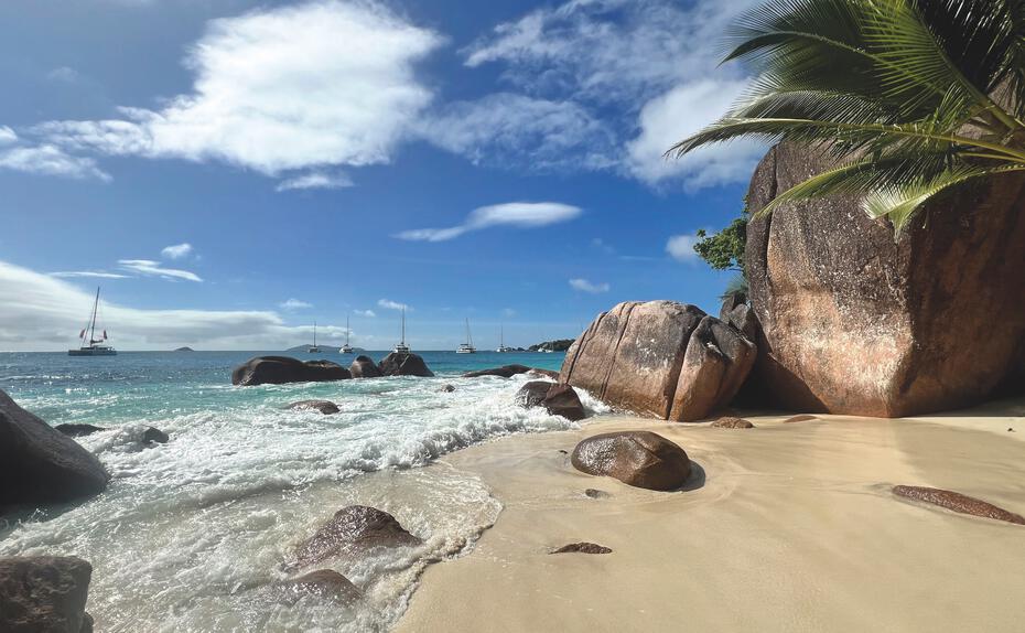 Pittoreske Ziele. Die Route führte die Regattateilnehmer in die Anse Lazio an der Nordküste von Praslin und damit an einen der schönsten Strände der Welt