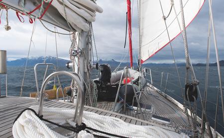 Visionär. Magellan war auf der Suche nach einem Seeweg über die Westroute nach Indien. Seine Flotte fand ihn, allerdings unter unmenschlichen Strapazen 