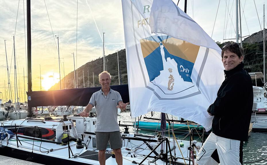 Roland Regnemer nach dem Test der JPK 1050 mit Jean-Pierre Kelbert. In der letzten Ausgabe der Yachtrevue war „JP“ nur ein Name in der Liste der Fastnet-Sieger, nun ist er ein Segelkollege 