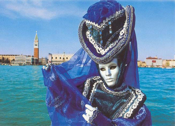 Der Karneval in Venedig ist ein außergewöhnliches Erlebnis. Wer ihn per Segelboot besucht, genießt doppelt