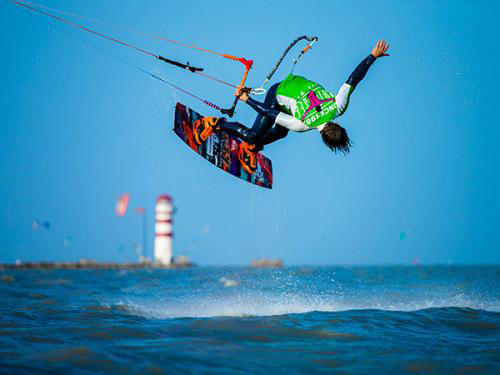 Treffpunkt für Kiter, Surfer und Partytiger:Der Surf Weltcup in Podersdorf