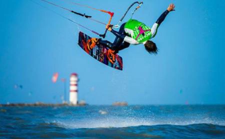 Treffpunkt für Kiter, Surfer und Partytiger:Der Surf Weltcup in Podersdorf