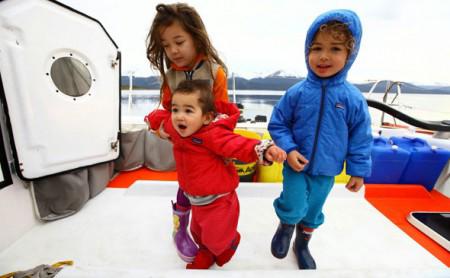 Gerade mal ein Jahr alt und schon einen Mastbruch vor Kap Hoorn überstanden ¿ Baby Pearl verbringt ebenso wie seine Geschwister eine ungewöhnliche Kindheit