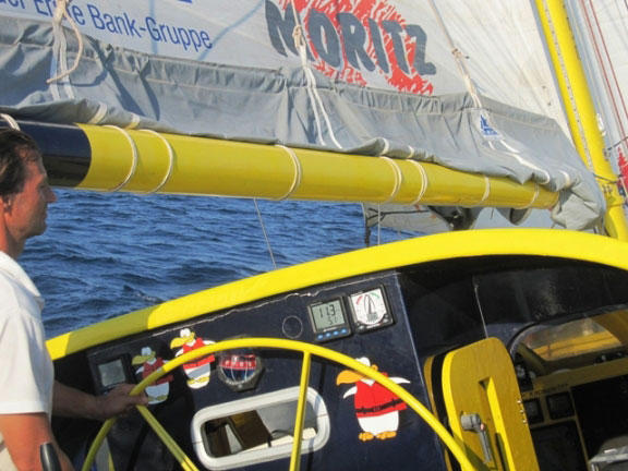 Am Steuer einer IMOCA 60 Yacht zu stehen ist eine ganz besondere Erfahrung