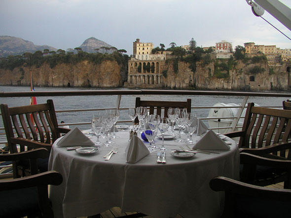 Der SeaDream Yacht Club bietet Weinliebhabern vier verschiedene Weinreisen, inklusive eines speziellen Weinseminars, an