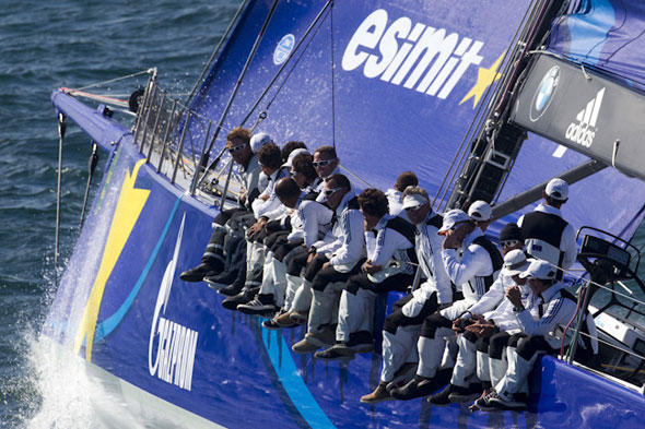 Zur zweiten Saisonhälfte gibt es in der 18-köpfigen Crew der ¿Esimit Europa 2¿ Wechsel auf den Positionen des Steuermanns und des Navigators. ©Esimit Europa/Ian Roman