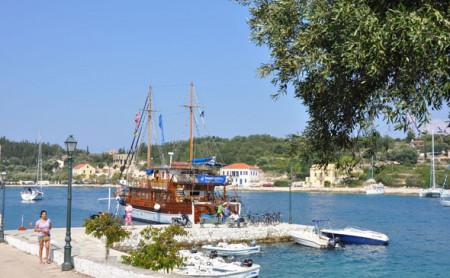 Auf dem Motorsegler entspannt durch das Ionische Meer cruisen