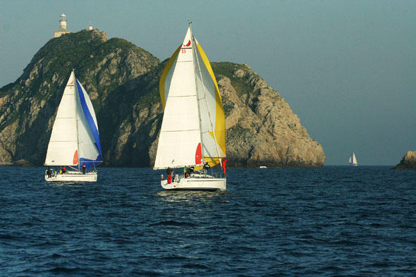 Wendepunkt der Regatta ¿ der einsame Felsen von Palagruza