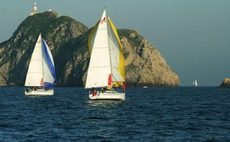 Wendepunkt der Regatta ¿ der einsame Felsen von Palagruza