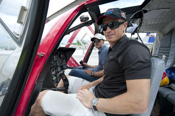 AC-Crack James Spithill und Doppelolympiasieger Hans Peter Steinacher in ungewohntem Element ¿ Luft statt Wasser