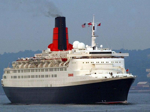 Nicht mehr auf großer Fahrt, sondern in Dubai fix stationiert: Die Queen Elizabeth 2 wird ein Hotel
