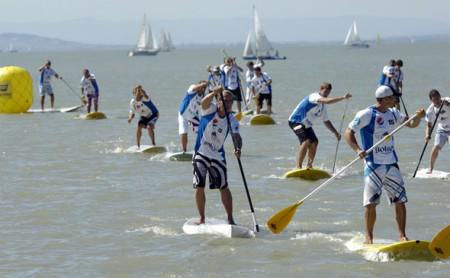 In der Trendsportart Stand Up Paddling geht es am Wochenende um zwei Meistertitel, das Event in Weiden am Neusiedler See lockt mit einem coolen Rahmenprogramm