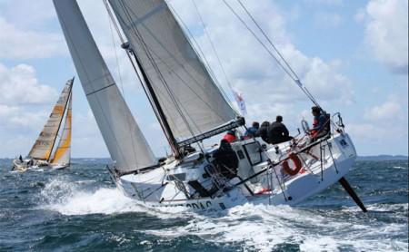 Auf dieser Yacht gemeinsam mit österreichischen Segel-Promis eine Regatta segeln ¿ dieses einmalige Erlebnis kann man jetzt ersteigern