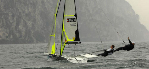 Turmbau am Gardasee: Tower Trapezing nennt man diese Technik, die bei der EM erstmals während einer Regatta zum Einsatz kam