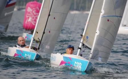 Die Klasse 2.4mR wurde von weiblichen und männlichen Solisten bei den Paralympics 2012 gesegelt