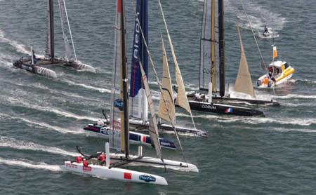 Der Youth America¿s Cup wird auf den AC45-Kats ausgetragen. Hagar und Steinacher haben die Aufgabe, die besten Teams für dieses Event zu suchen
