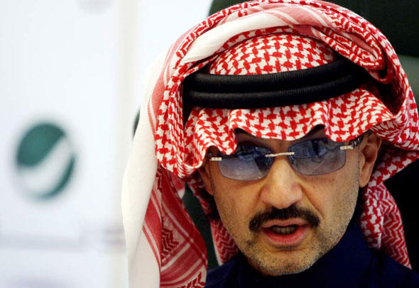 Prinz Al-Waleed bin Talal lässt sich gerade eine 181 Meter lange Yacht bauen. Da verzeiht man ihm seinen Look ¿