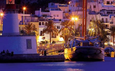Die Altstadt und der Hafen von Ibiza
