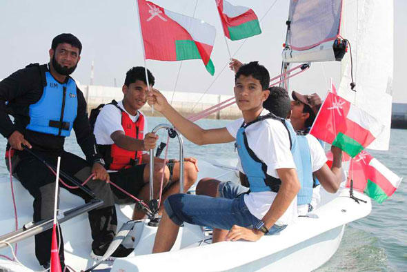 Der Oman bemüht sich besonders aktiv um die Entwicklung des Segelsports im Land und wird 2016 die ISAF-Jugend-WM austragen