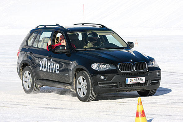 Schleuderkurs am Semmering: Der BMW denkt, Judith lenkt