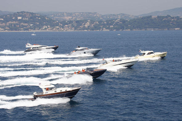 Bootsmessen sind Theorie, Testfahrten die Praxis: Ferretti lädt zum Testen nach La Spezia