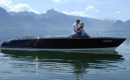 Wird Paula ihr Liebesglück am Traunsee finden? Wird es heiße Küsse auf einer Frauscher-Yacht geben? Fragen über Fragen ¿