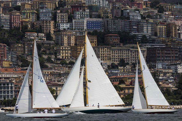 Augenweide: Teilnehmer der Panerai-Regatta vor Neapel