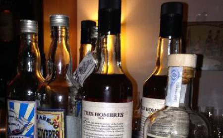 Rum-Run. JDM schiebt Nachtdienst in der Halbestadt-Bar