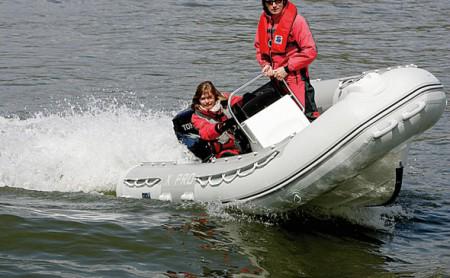 Vollgas-Vali. Der Powertrimm interessierte sie nicht, Hauptsache, der Gashebel war am Anschlag