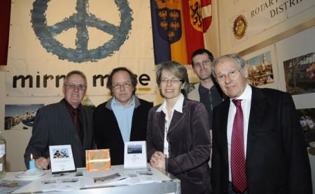 Von links: Otto Ziegler (Messe Boot Tulln), Christian Winkler (mirno more Friedensflotte), Landesrätin Dr. Petra Bohuslav (NÖ Landesregierung), Peter Hiller (mirno more) und Bürgermeister Willi Stift (Tulln)