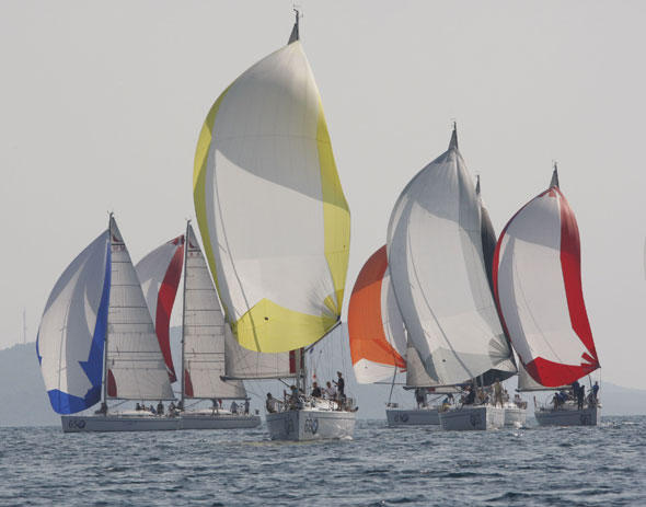 Da gab es noch schönen Wind ¿ heute konnte aufgrund bleierner Flaute keine Wettfahrt gesegelt werden