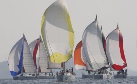 Da gab es noch schönen Wind ¿ heute konnte aufgrund bleierner Flaute keine Wettfahrt gesegelt werden