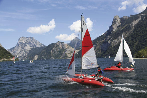 Happy Sailing auf einem Happy Cat beim Treffen am Traunsee