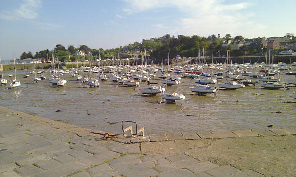 Trockenfallen ist im Tidenrevier der Bretagne Usus