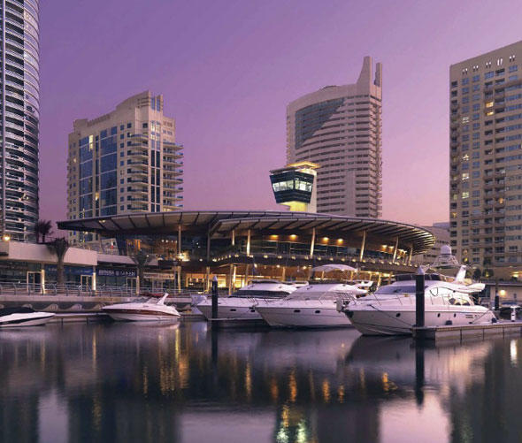 Wer in Dubais Stadtteil Marina etwas auf sich hält, kauft zum Luxus-Apartment die Motoryacht gleich dazu ¿ mit dem Liegeplatz vor dem Wohnzimmer