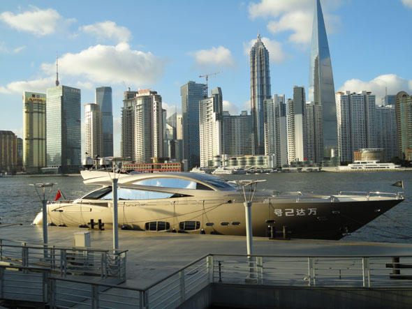 Jungfernfahrt am Huangpu-Fluss in Shanghai: Sunseeker Predator 108