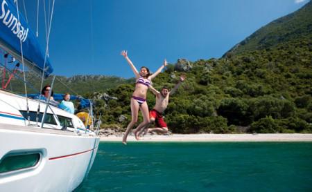 Bei der Familien-Flottille von Sunsail finden Kinder gleichaltrige Spielgefährten, außerdem ist eine eigene Animateurin mit von der Partie