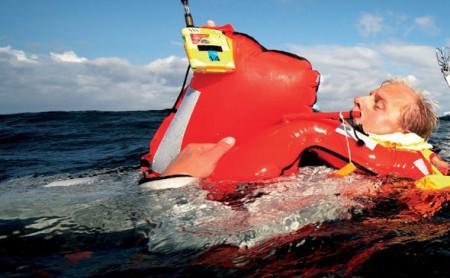 So sollte die Secumar Scout 275 im Ernstfall aussehen. Fehlende Wartung der Rettungsweste könnte im Ernstfall aber böse Überraschungen bieten
