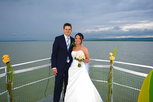 Segelaffine Paare wollen sich am Wasser trauen ¿ das Hochzeitsschiff macht es möglich