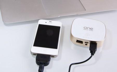 Der externe Zusatzakku erhöht die Laufzeit der Geräte um das 5-7-fache